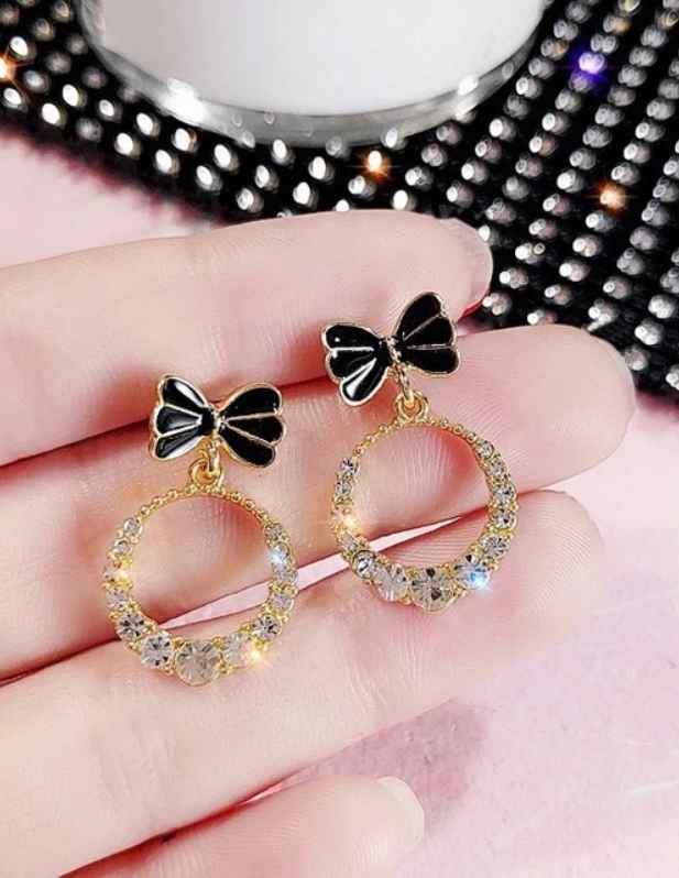 Bow Hollow Circle Earrings white and black