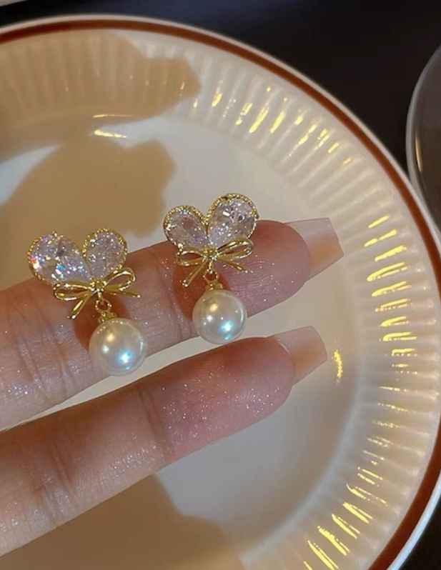 trending Minimal Pearl Earrings