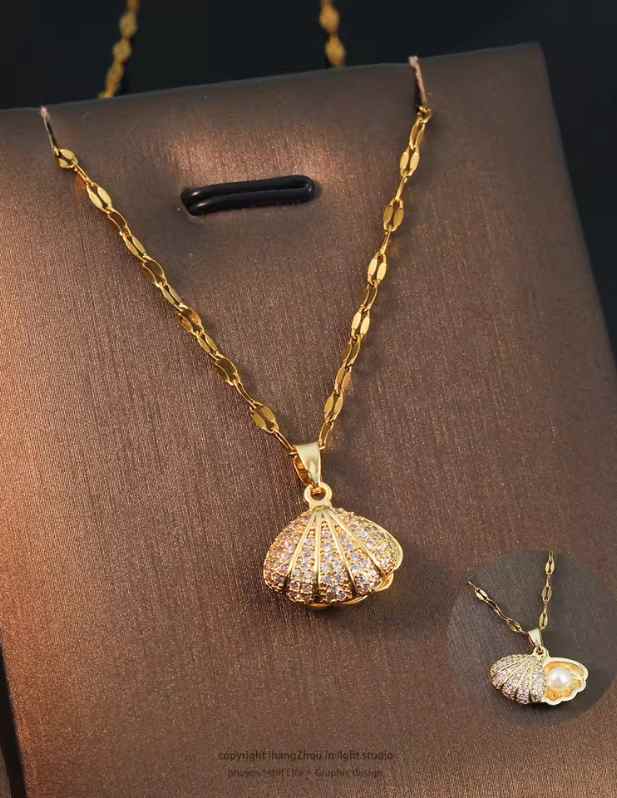 Shell Pendant Necklace