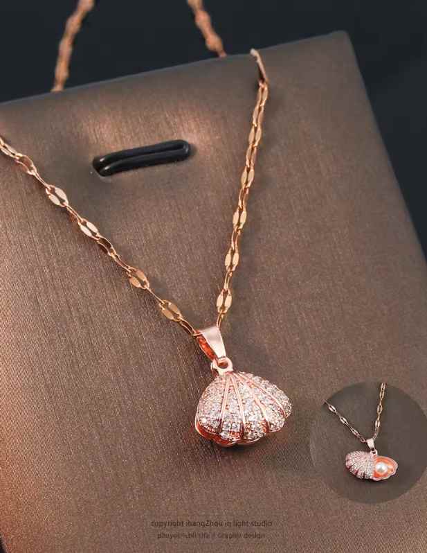 Shell Pendant Necklace