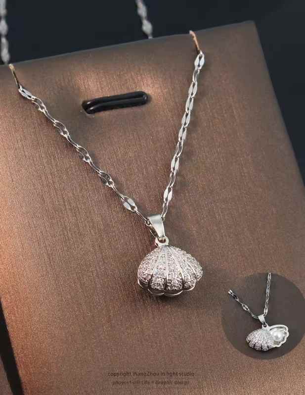 Shell Pendant Necklace silver
