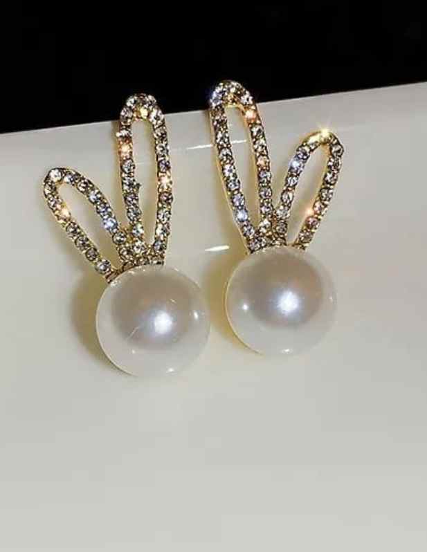 Shop Pearl Round Earrings