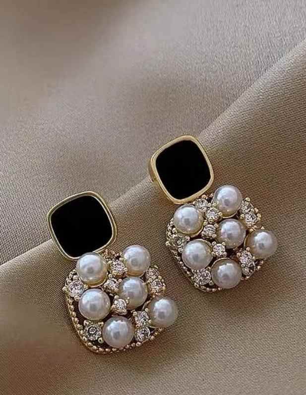 black and white pearl drop earring