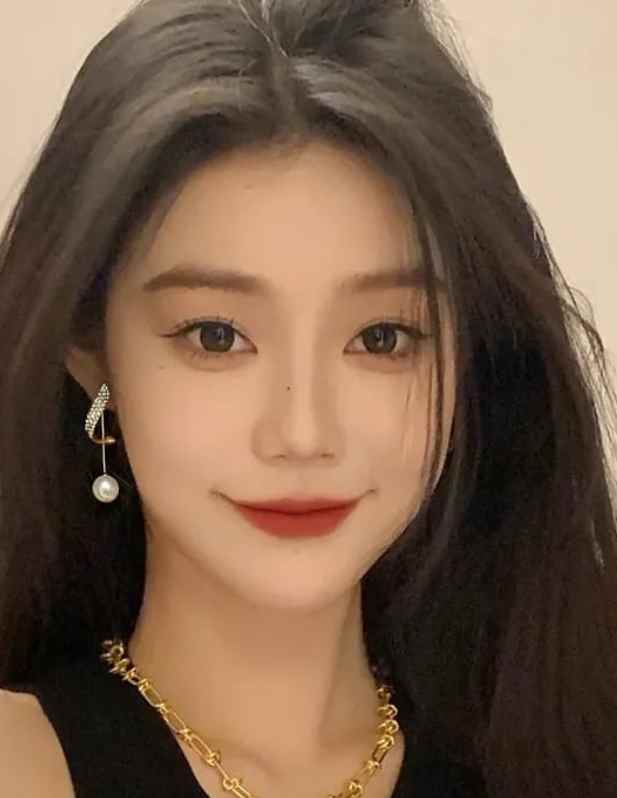 pearl earring modern