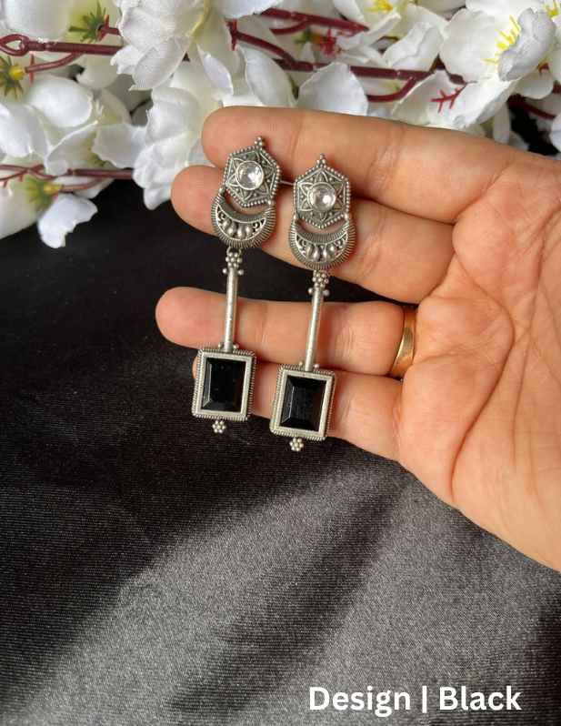 Latkan Earrings With Stone White