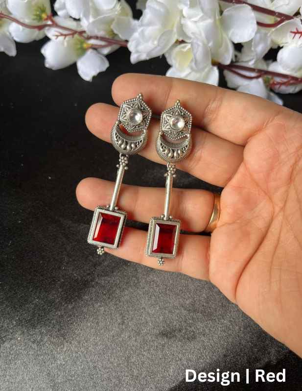 Latkan Earrings With Stone White