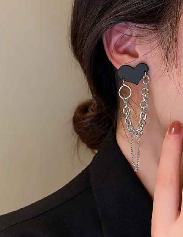 Tassel Heart Earrings at wooshanta