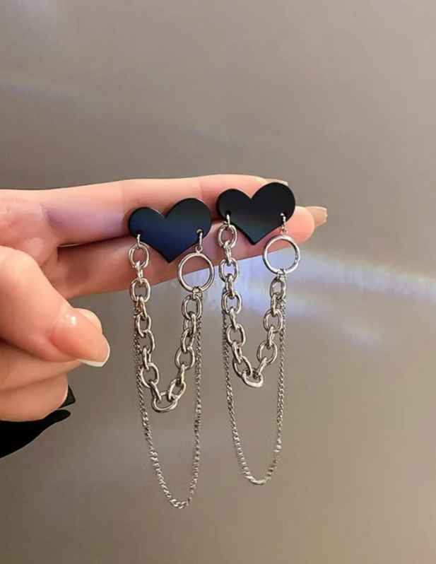 Tassel Heart Earrings at wooshanta