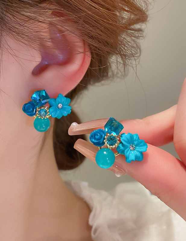 Trendy Floral Stud Earrings purple
