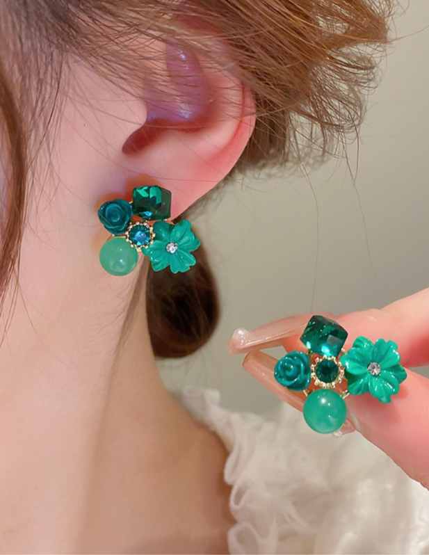 Trendy Floral Stud Earrings purple